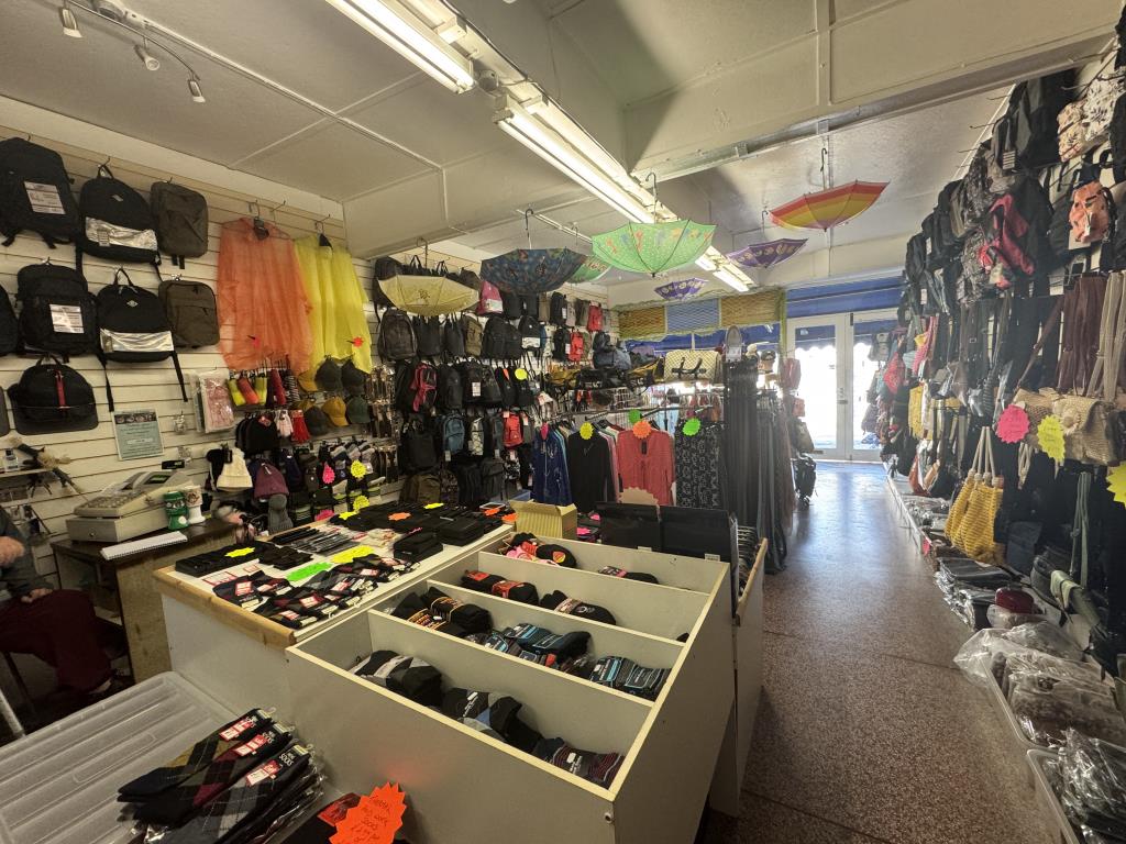 Lot: 49 - MIXED COMMERCIAL AND RESIDENTIAL INVESTMENT - Shop